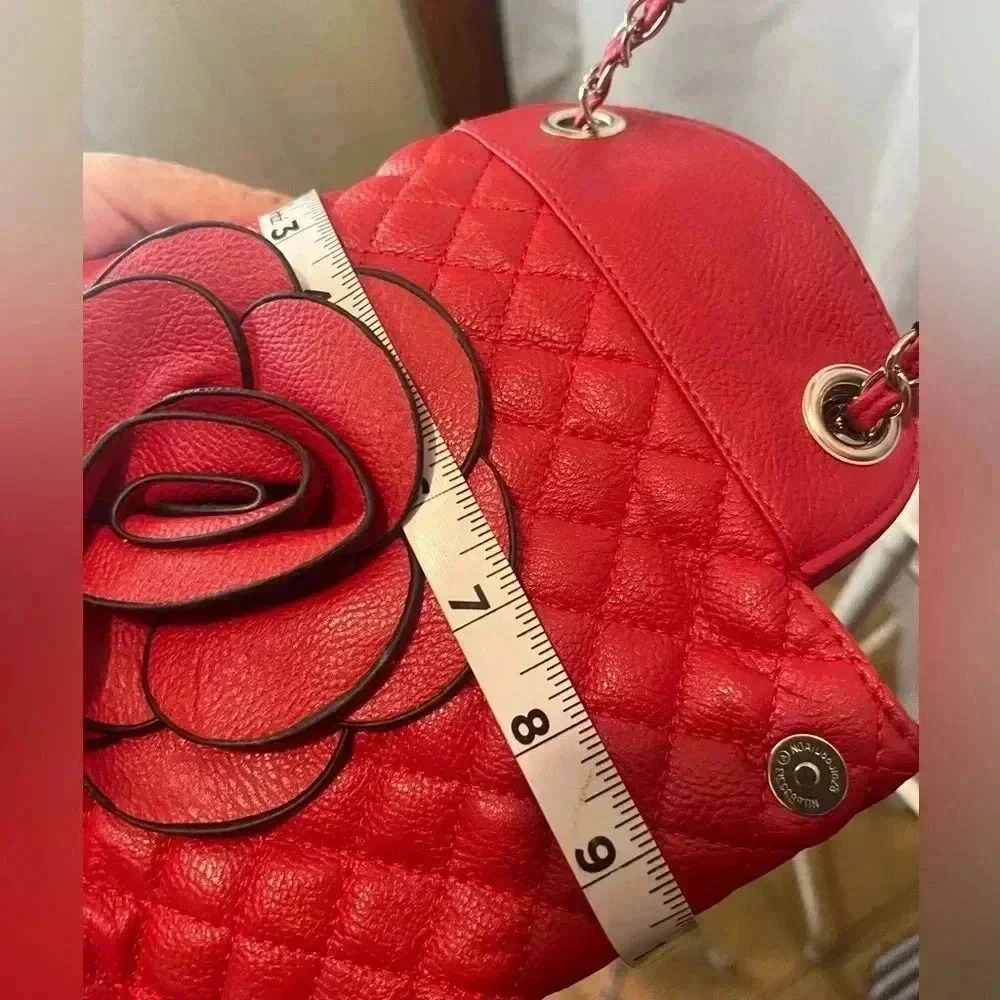 Victoria Leland designs red quilted rosette crossbody bag - Picture 7 of 7